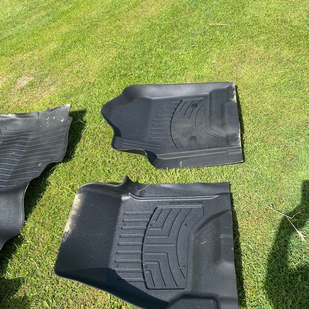 I have for sale a set of WeatherTech floor mats. It fits a2014-2018 Silverado